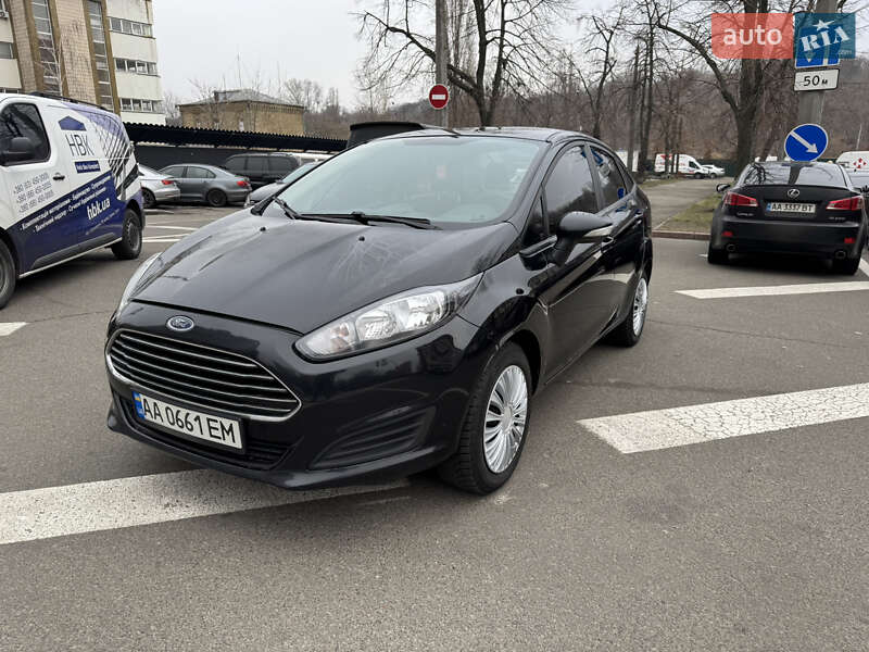 Седан Ford Fiesta 2016 в Киеве