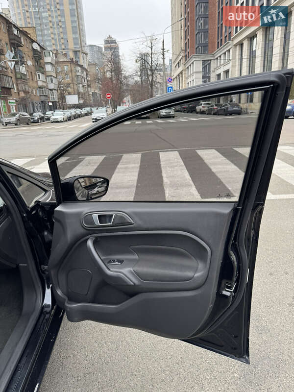 Седан Ford Fiesta 2016 в Киеве