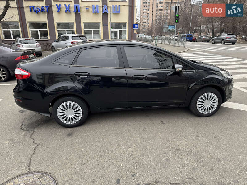 Седан Ford Fiesta 2016 в Киеве