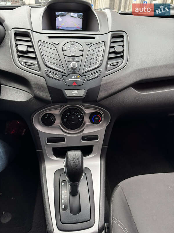 Седан Ford Fiesta 2016 в Киеве