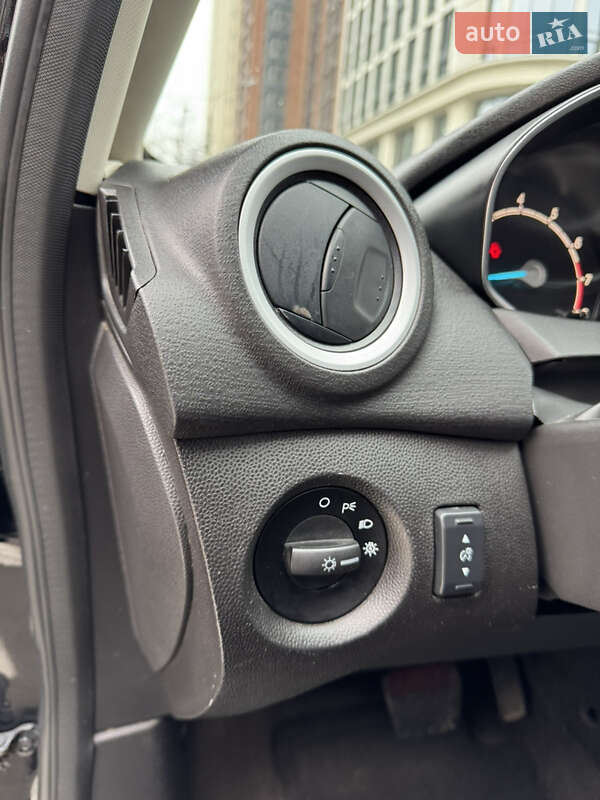Седан Ford Fiesta 2016 в Киеве