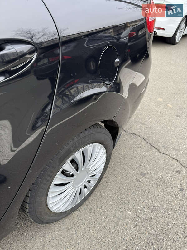 Седан Ford Fiesta 2016 в Киеве