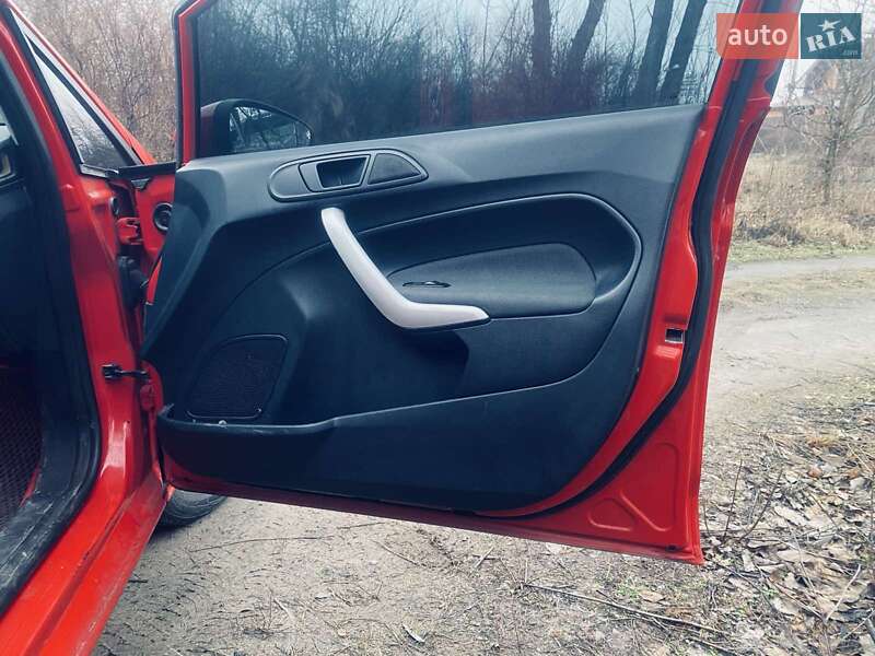 Хэтчбек Ford Fiesta 2012 в Горишних Плавнях