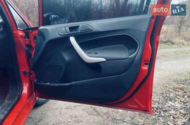 Хэтчбек Ford Fiesta 2012 в 