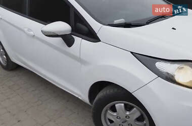 Хэтчбек Ford Fiesta 2011 в 