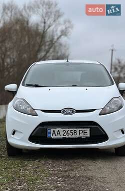 Хетчбек Ford Fiesta 2011 в 