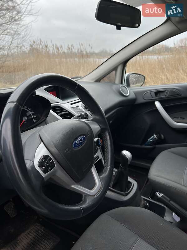Хэтчбек Ford Fiesta 2011 в Володарке