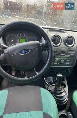 Хэтчбек Ford Fiesta 2006 в 