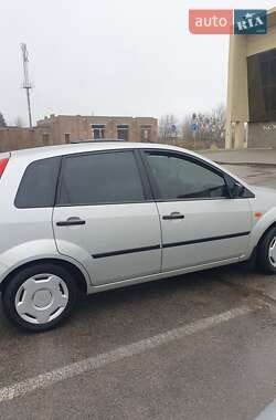 Хетчбек Ford Fiesta 2004 в 
