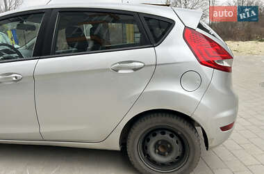 Седан Ford Fiesta 2011 в 
