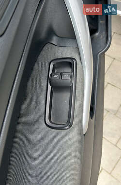 Седан Ford Fiesta 2011 в 