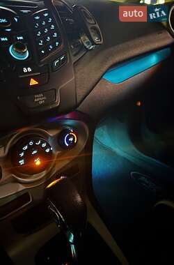 Седан Ford Fiesta 2015 в 