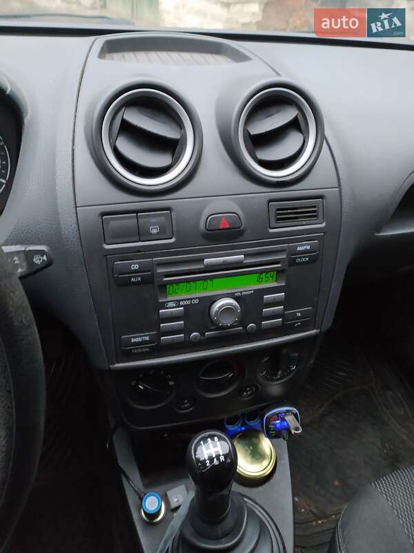 Хэтчбек Ford Fiesta 2007 в Лозовой