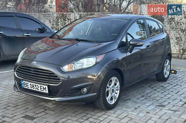 Хетчбек Ford Fiesta 2016 в 