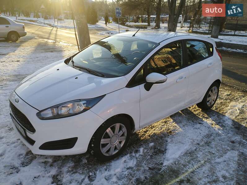 Хэтчбек Ford Fiesta 2017 в Киеве