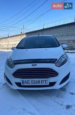 Хэтчбек Ford Fiesta 2015 в Днепре