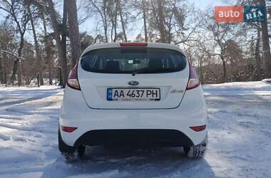 Хетчбек Ford Fiesta 2016 в Києві