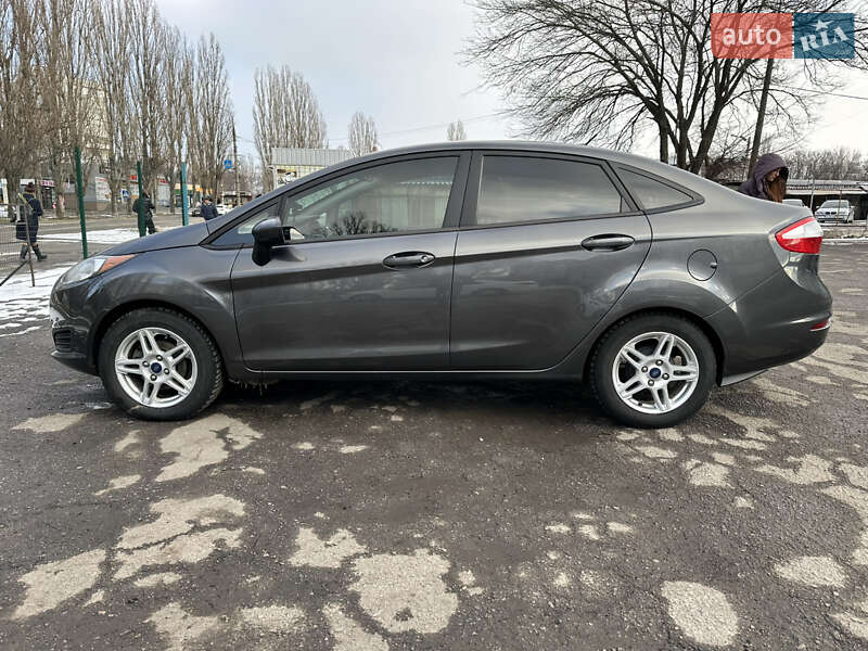 Седан Ford Fiesta 2018 в Знам'янці
