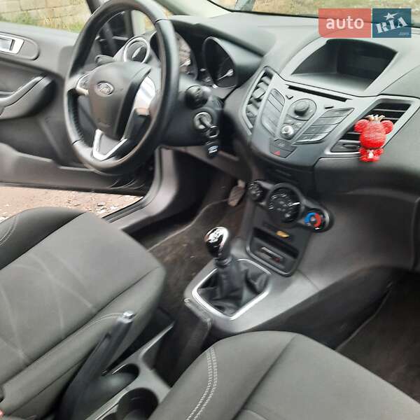 Хэтчбек Ford Fiesta 2014 в Днепре