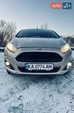 Хэтчбек Ford Fiesta 2016 в Киеве