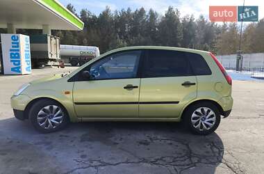 Хэтчбек Ford Fiesta 2005 в 