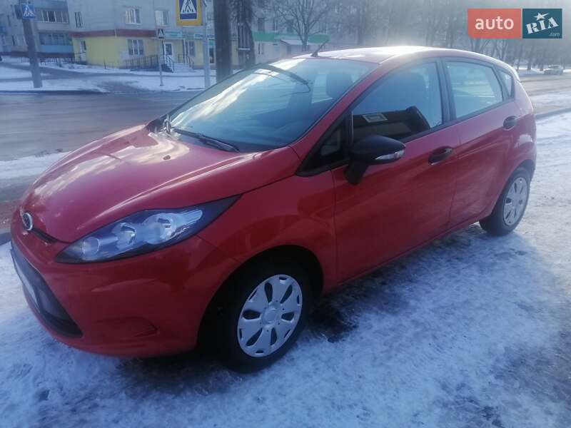 Седан Ford Fiesta 2012 в Чернигове