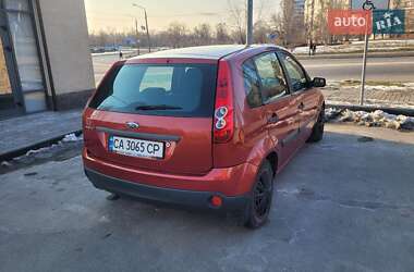 Хэтчбек Ford Fiesta 2006 в 