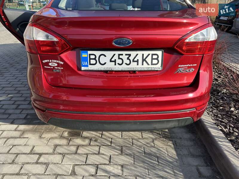 Седан Ford Fiesta 2015 в Львові