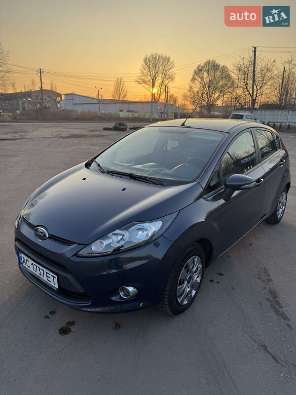 Хэтчбек Ford Fiesta 2011 в 