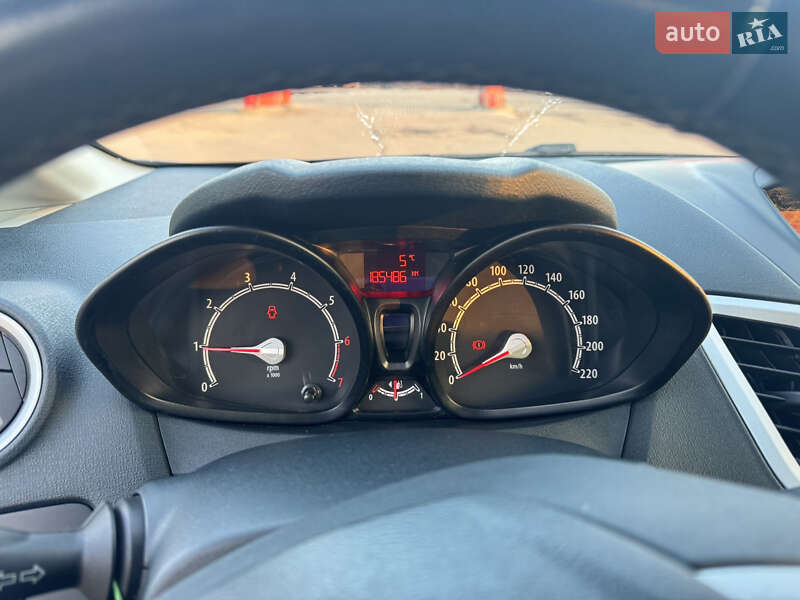 Хэтчбек Ford Fiesta 2011 в Нововолынске
