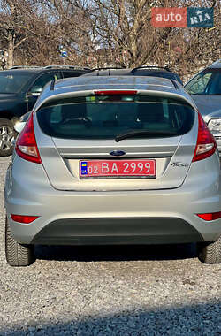 Хэтчбек Ford Fiesta 2012 в 