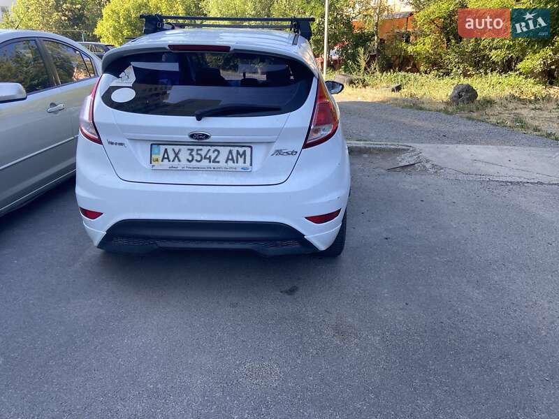 Хэтчбек Ford Fiesta 2013 в 