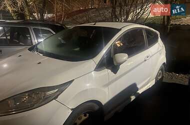Хэтчбек Ford Fiesta 2013 в 