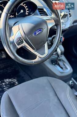 Хэтчбек Ford Fiesta 2016 в 