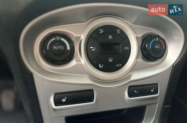 Седан Ford Fiesta 2014 в 