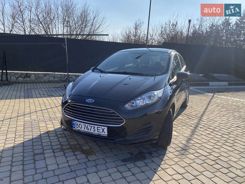 Хэтчбек Ford Fiesta 2018 в 