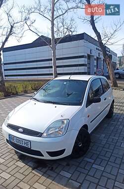 Хэтчбек Ford Fiesta 2005 в 