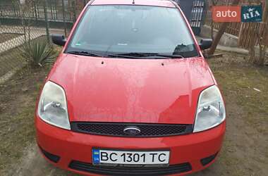 Хэтчбек Ford Fiesta 2005 в 