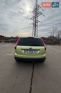 Хэтчбек Ford Fiesta 2005 в 