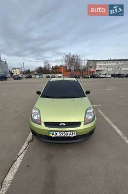 Хэтчбек Ford Fiesta 2005 в 