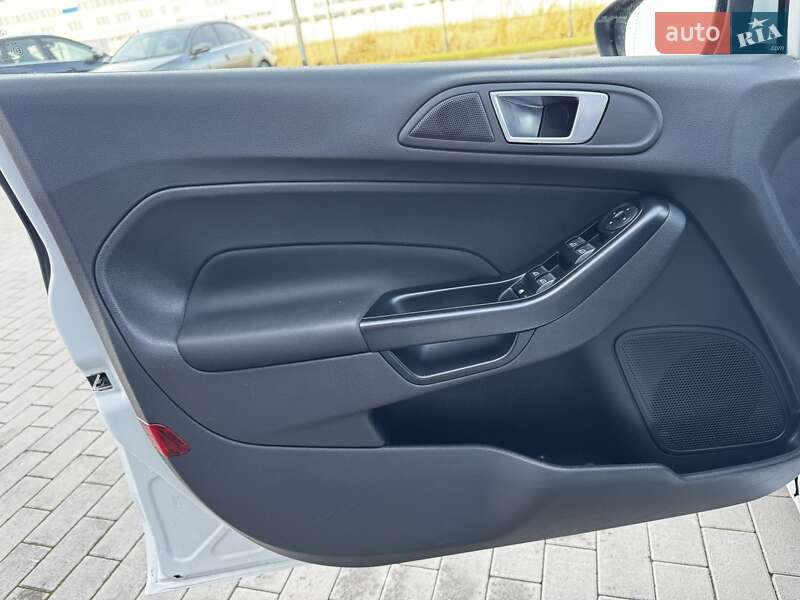 Хетчбек Ford Fiesta 2015 в Києві