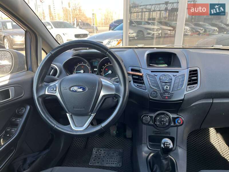 Хэтчбек Ford Fiesta 2016 в Киеве