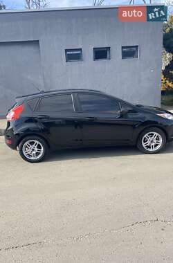 Хэтчбек Ford Fiesta 2017 в 