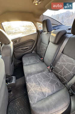 Седан Ford Fiesta 2011 в 