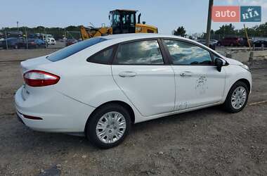 Седан Ford Fiesta 2014 в Львове