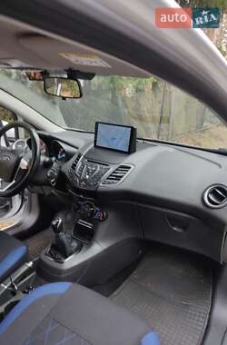 Хэтчбек Ford Fiesta 2017 в 