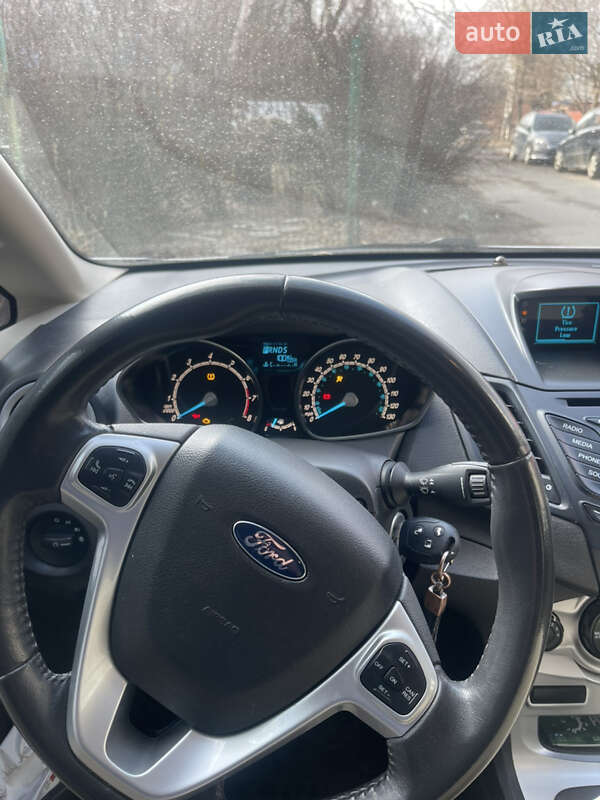 Хэтчбек Ford Fiesta 2014 в Днепре
