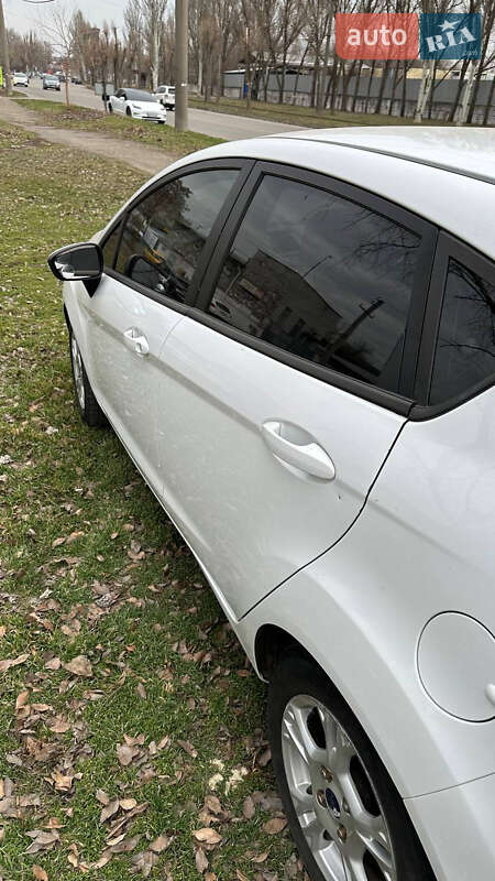 Хэтчбек Ford Fiesta 2014 в Днепре