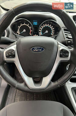 Седан Ford Fiesta 2014 в 