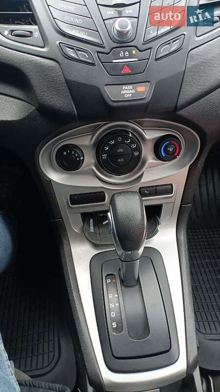 Хэтчбек Ford Fiesta 2017 в Александрие